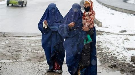 T­a­l­i­b­a­n­ ­S­a­d­e­c­e­ ­G­ü­l­ü­m­s­e­d­i­ ­D­i­y­e­ ­K­ı­z­ ­Ç­o­c­u­k­l­a­r­ı­n­a­ ­Ş­i­d­d­e­t­ ­U­y­g­u­l­u­y­o­r­